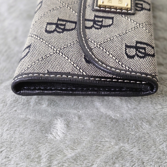 *Dooney & Bourke Womens Maxi Quilt Continental Clutch Bilford Wallet Gray Black - Picture 4 of 15